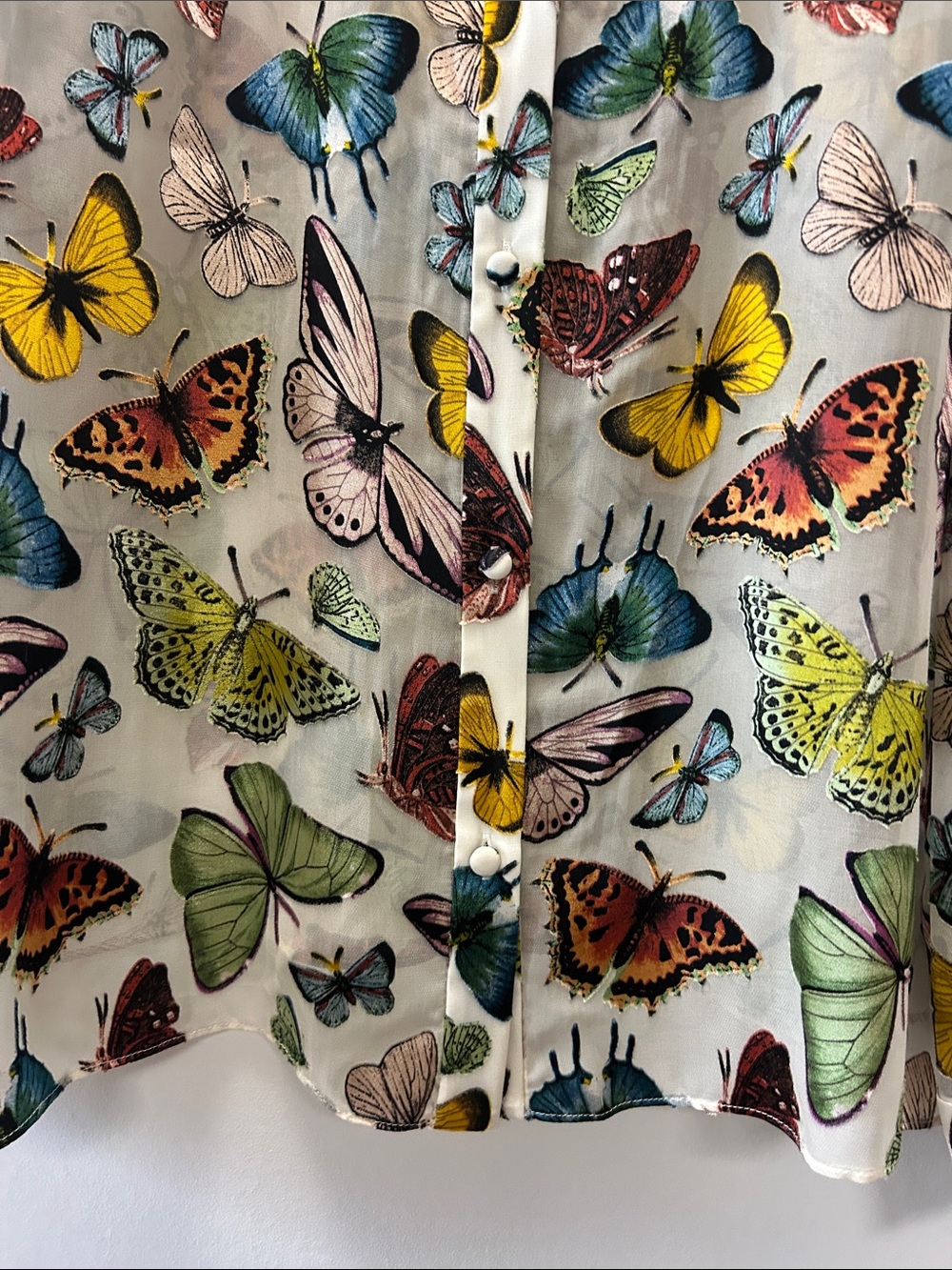 Alice + Olivia Sheer Butterfly-Print Button-Down Blouse - White Multicolor - Picture 4 of 7